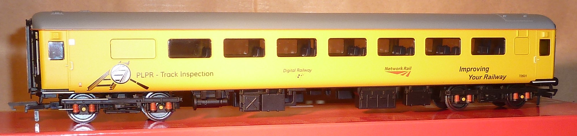 Hornby R4901 Network Rail Mk2F Radio Survey test coach 977997 & R4928 Network Rail Mk2F Plain Line Pattern Recognition (PLPR) test coach 72631 - Image 4